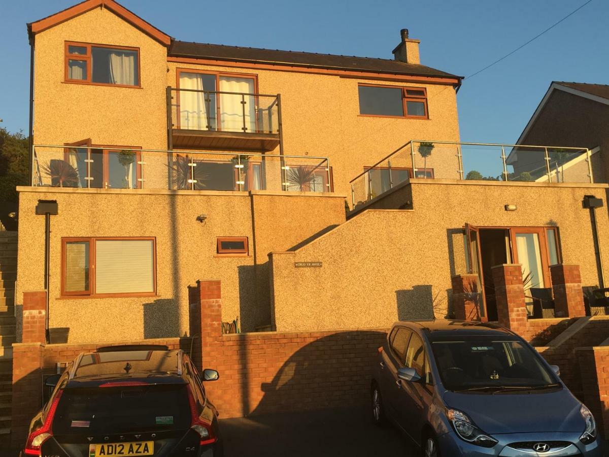 Crud Yr Awel Apartment Y Felinheli Exterior foto